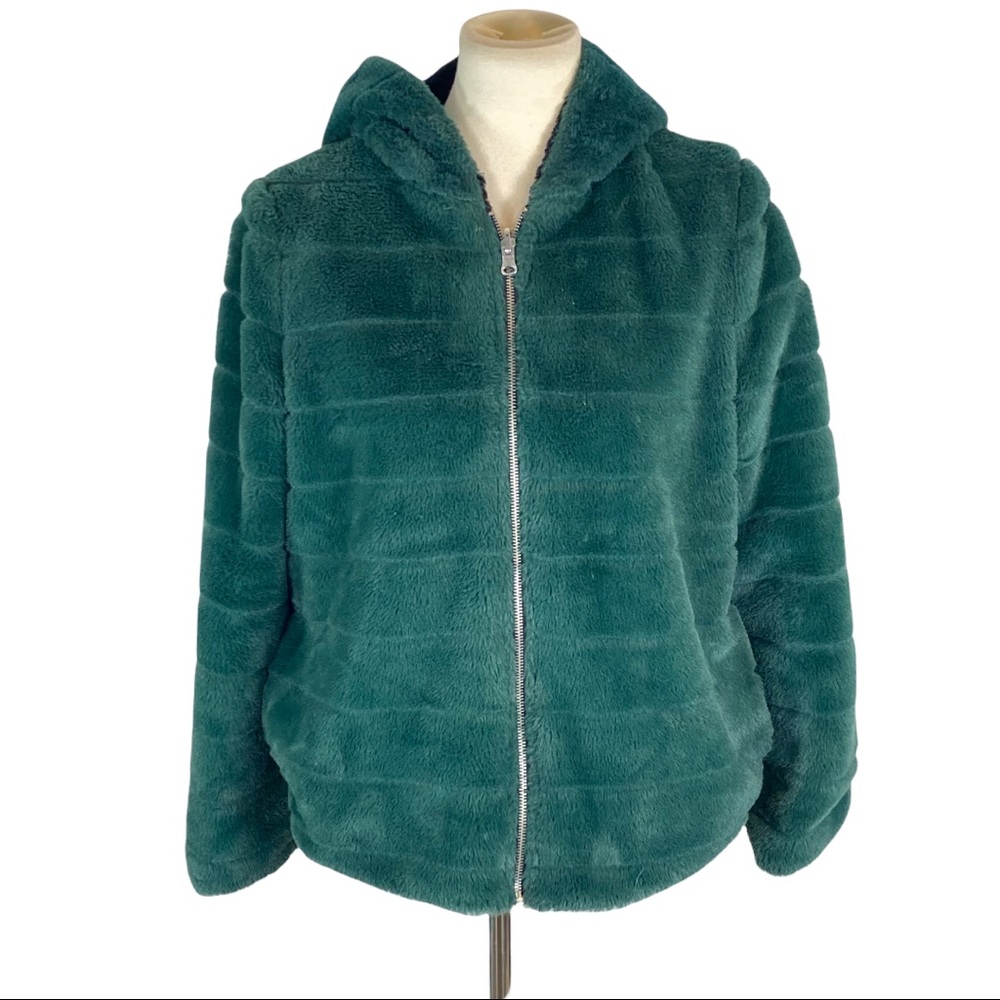 Woman’s Ci Sono Faux Fur Collection jacket size large